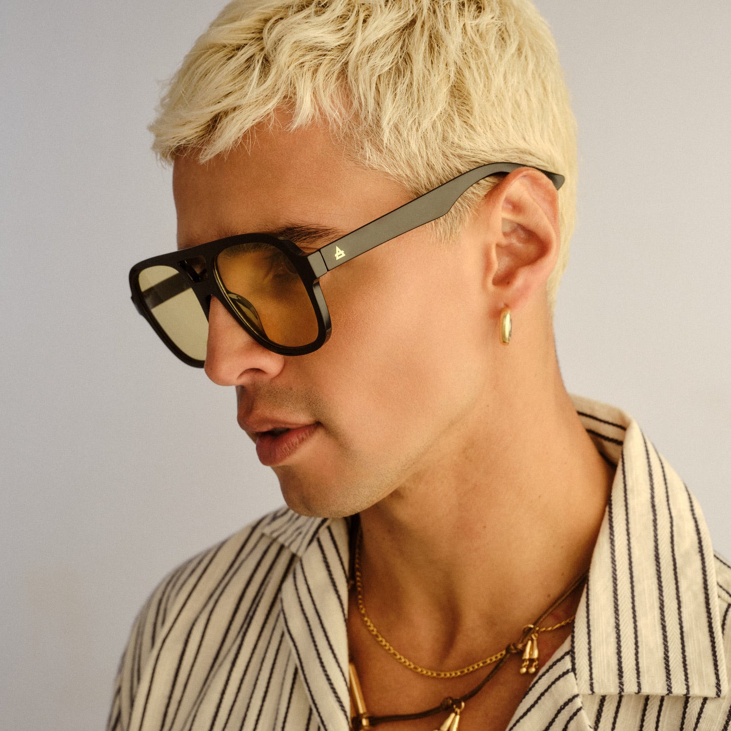 Whirlpool Black Uni-Sex Aviator Sunglasses | Aire