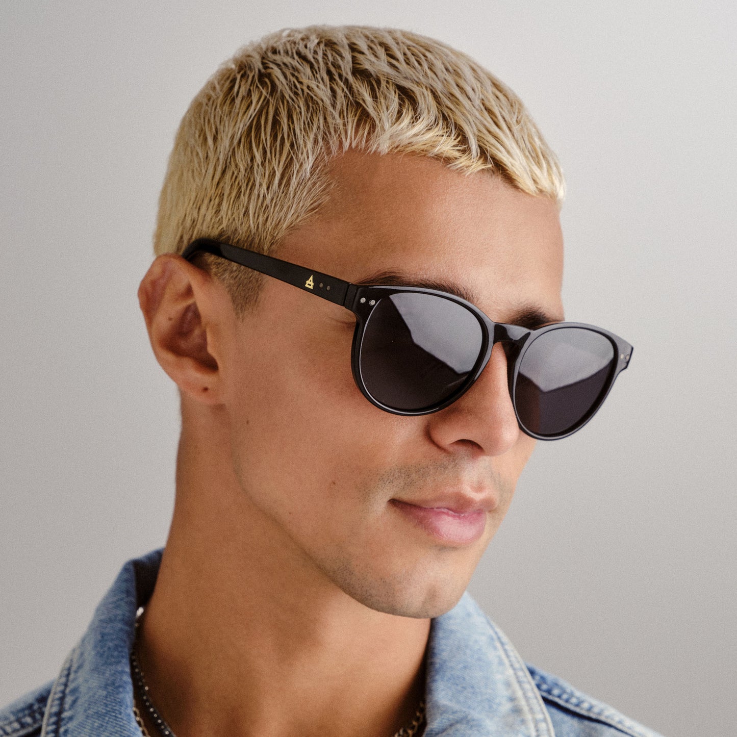 Karma Black Uni-Sex Round Sunglasses | Aire