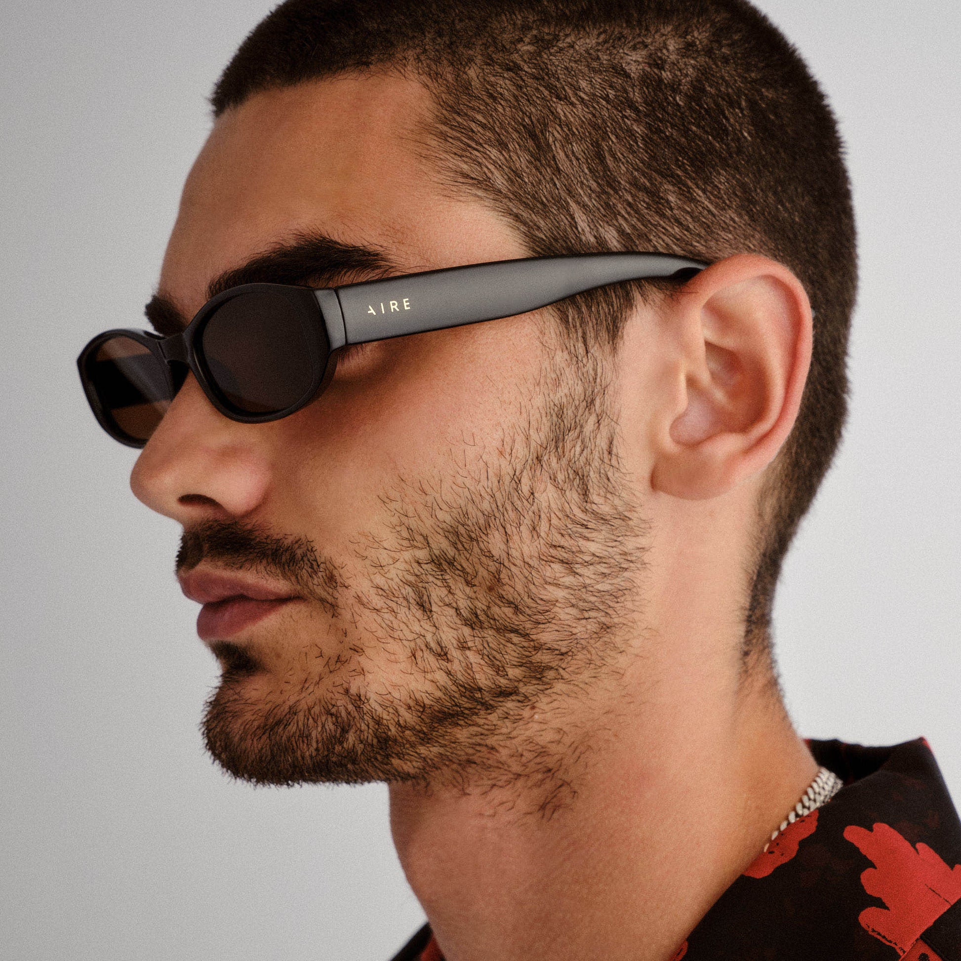 Caellum Black Uni-Sex Oval Sunglasses | Aire