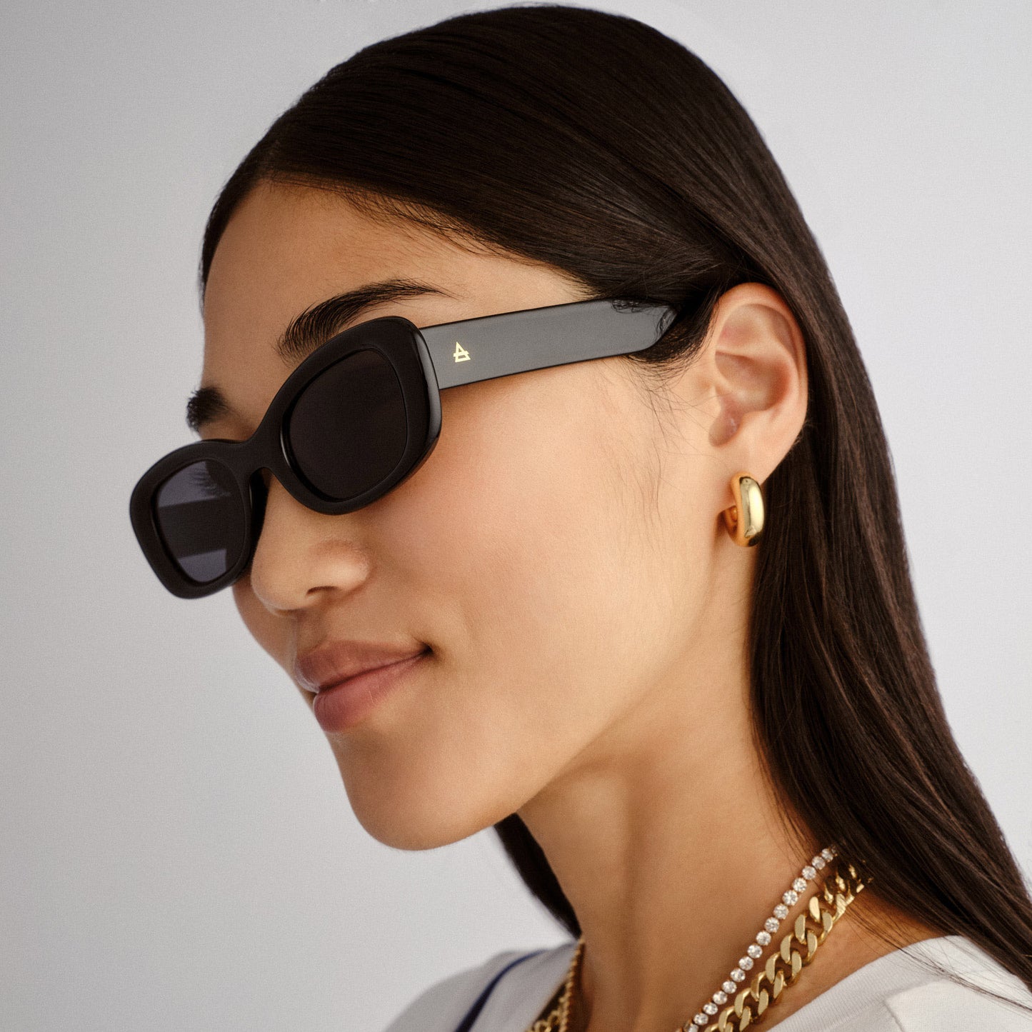 Calisto Black Uni-Sex Oval Sunglasses | Aire