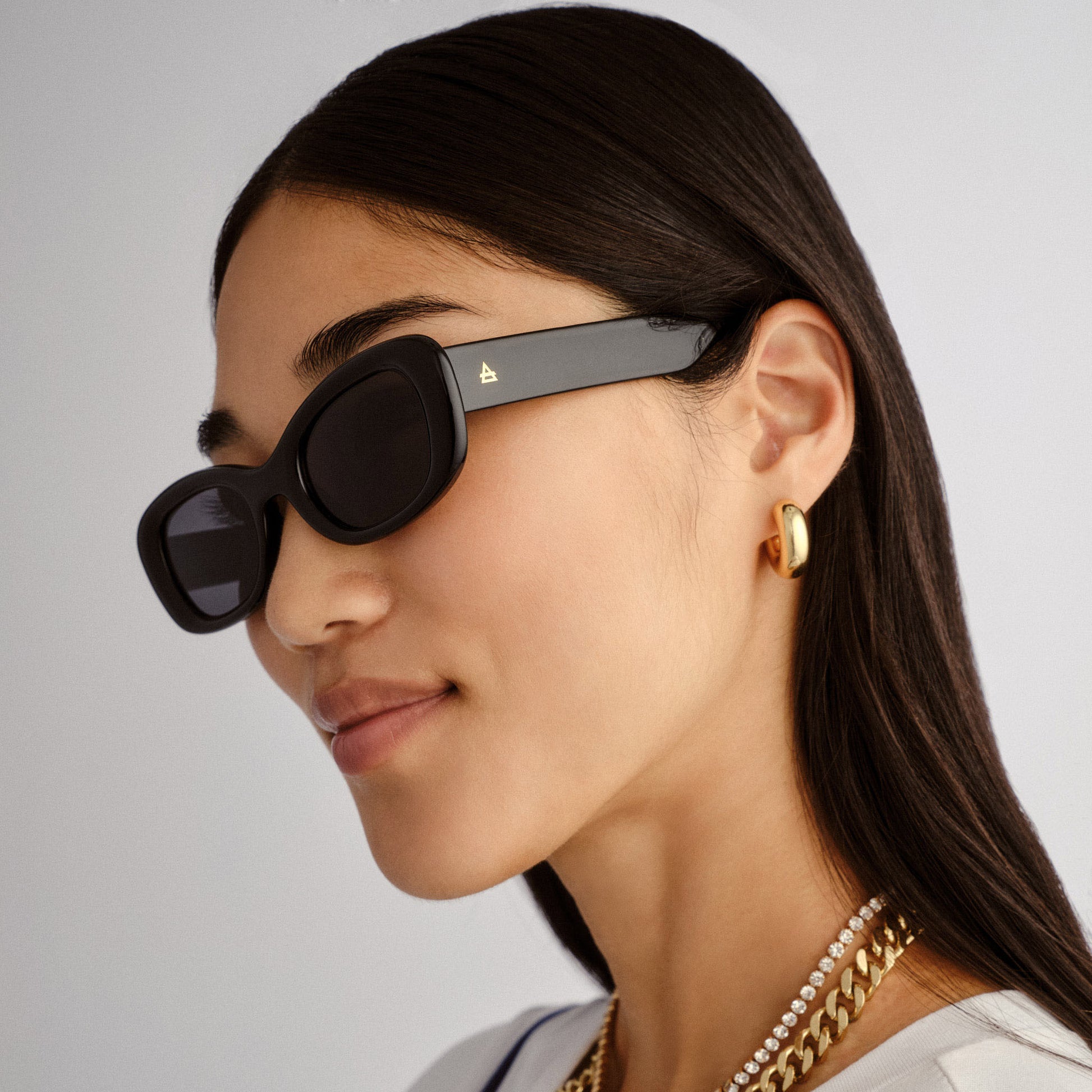 Calisto Black Uni-Sex Oval Sunglasses | Aire