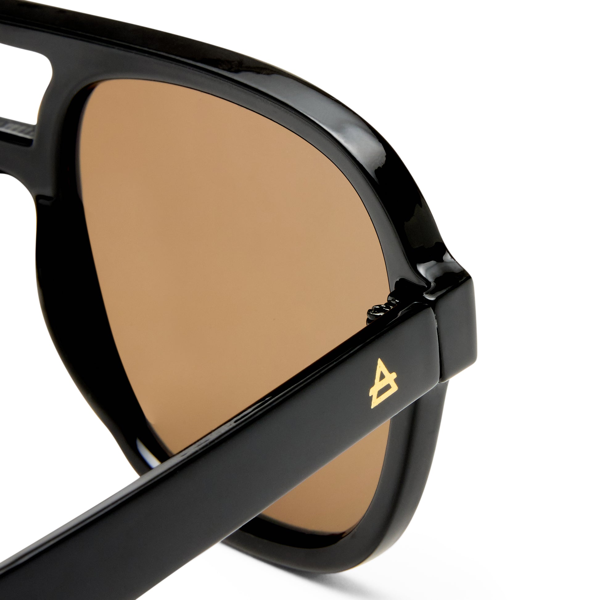 Whirlpool Black Uni-Sex Aviator Sunglasses | Aire