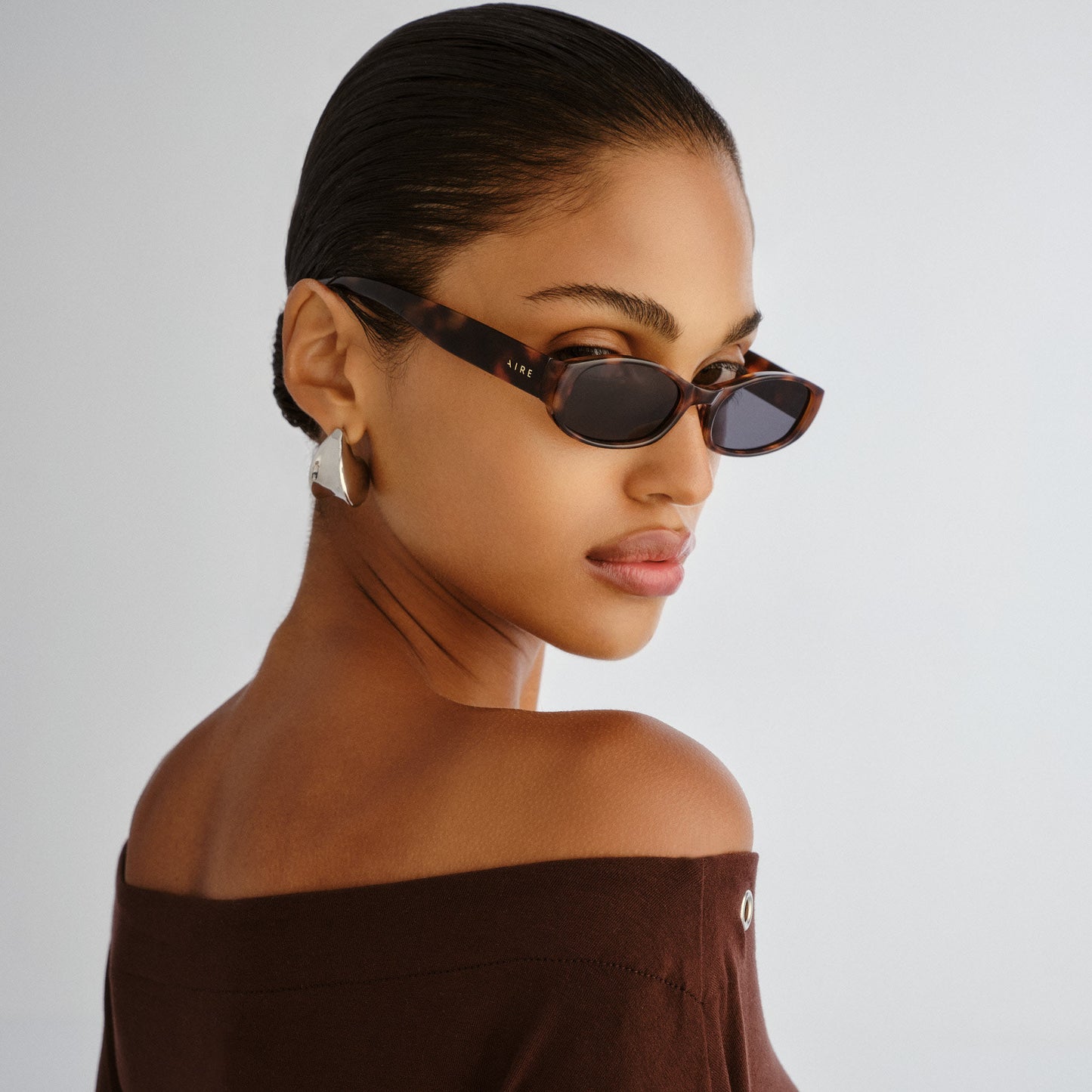 Caellum Dark Tort Uni-Sex Oval Sunglasses | Aire