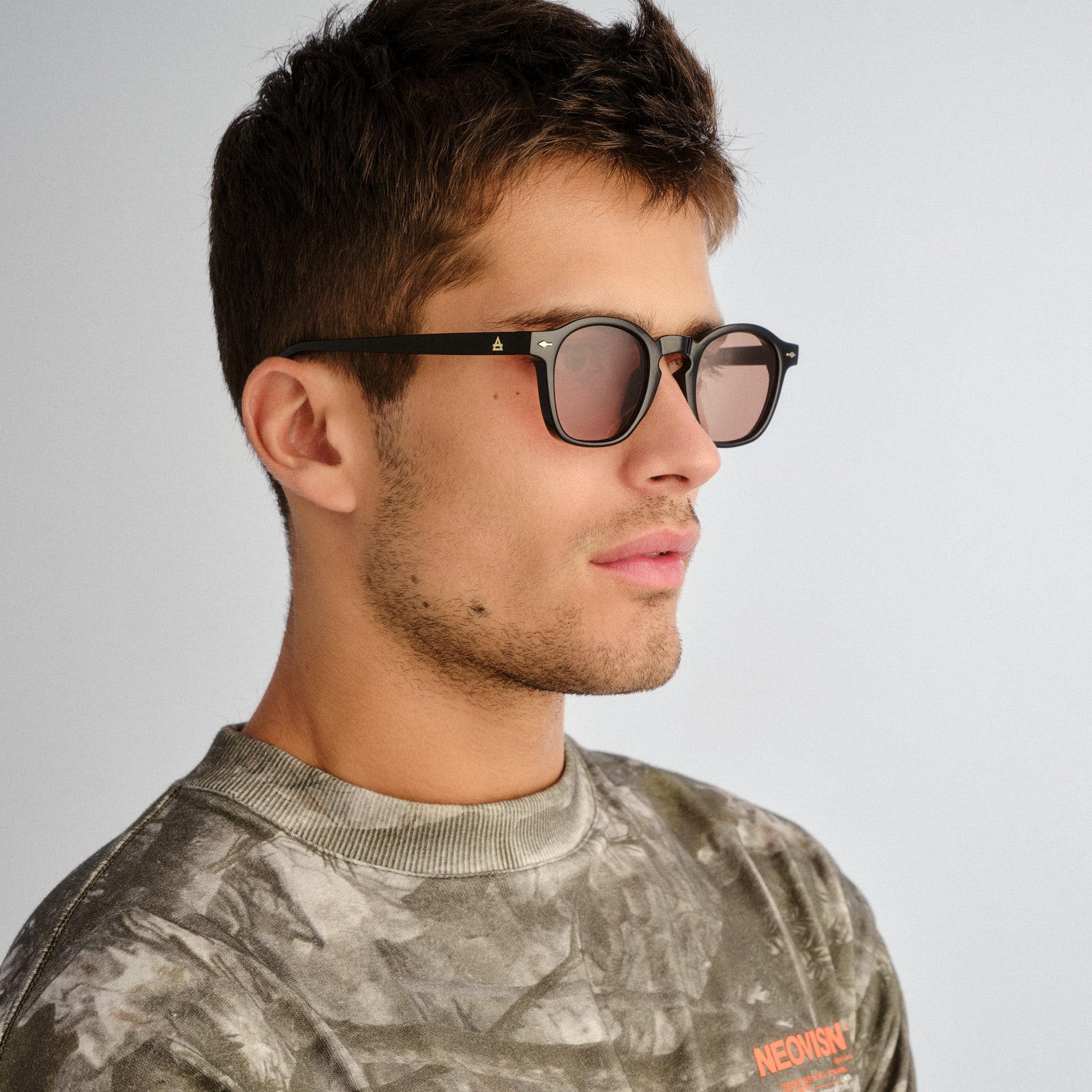 Nyxis Black Uni-Sex Round Sunglasses | Aire