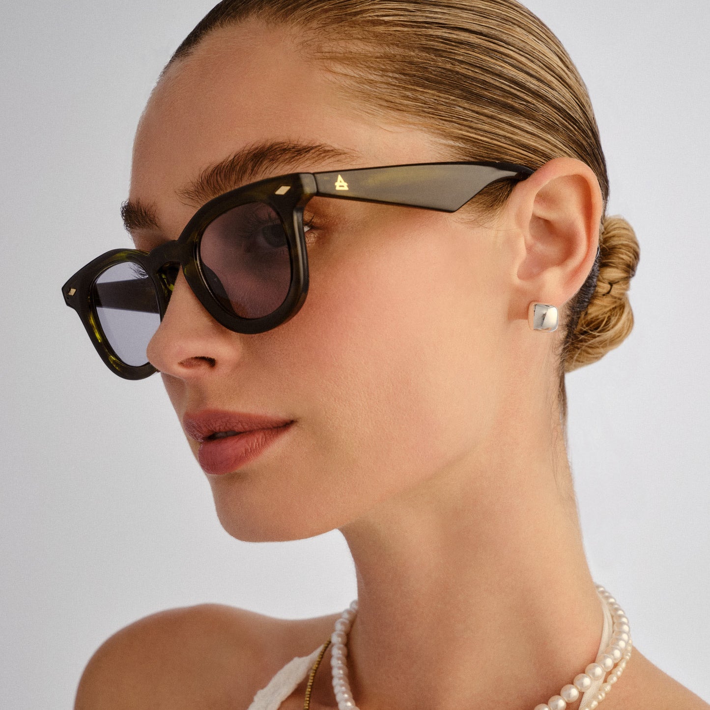 Aperture Ashen Olive Uni-Sex Round Sunglasses | Aire